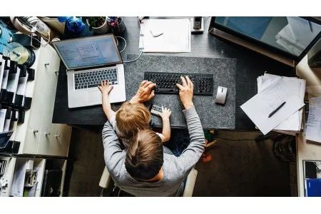 Consejos para hacer llamadas en conferencia con niños pequeños