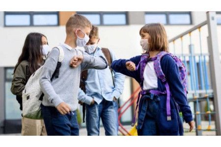 Toallitas hidroalcohólicas, mascarillas y otros productos anti-covid para la vuelta al cole