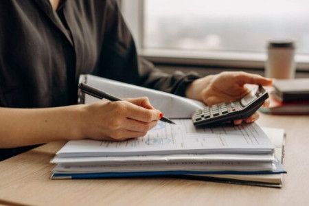 Calcula el gasto eléctrico de tu empresa y paga menos en la factura