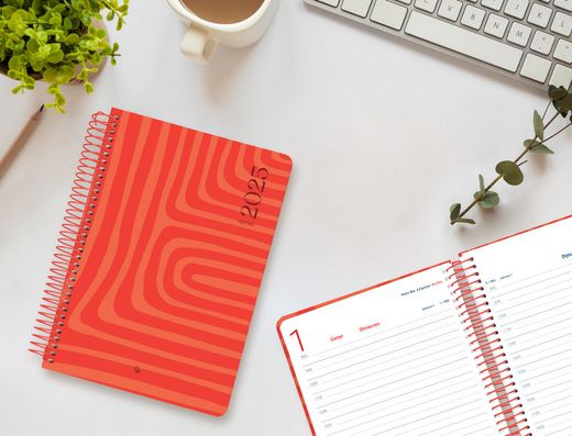 Agenda espiral liderpapel syros A5 2025 día página color rojo papel 60 gr catalan