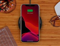 Base de carga inalambrica belkin wia001vfbk boost charge 10w + cargador qc 3.0 24w color negro