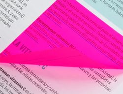 Bloc de notas adhesivas quita y pon milan 76x76 mm removible plastico translucido rosa fluor 50