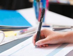Boligrafo pilot g-2 negro tinta gel retractil sujecion de caucho en blister