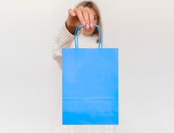 Bolsa papel q-connect celulosa celeste s con asa retorcida 240x320x10 mm