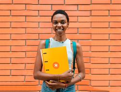 Carpeta con recambio liderpapel antartik a4 cuadro 5mm forrada 4 anillas redondas 25mm color mostaza