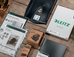 Carpeta leitz recycle gomas din A4 carton reciclabe 100% negro
