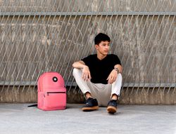 Cartera antartik mochila con asa y bolsillo frontal concremallera color coral 320x140x430 mm