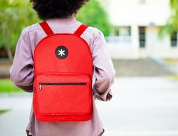 Cartera antartik mochila con asa y bolsillo frontal concremallera color rojo 320x140x430 mm
