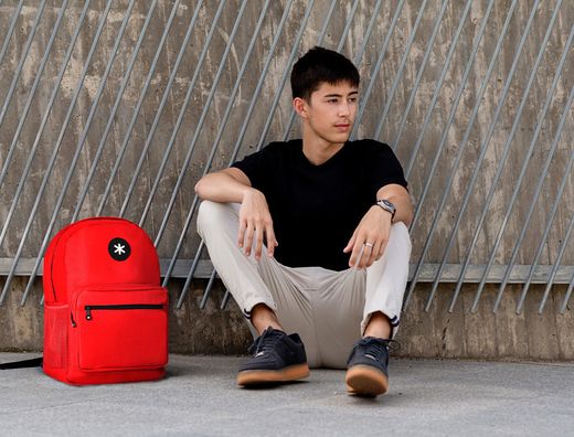 Cartera antartik mochila con asa y bolsillo frontal concremallera color rojo 320x140x430 mm