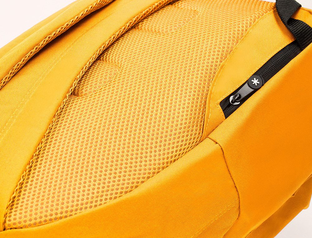 Cartera antartik mochila con asa y bolsillos con cremallera color mostaza 310x160x410 mm