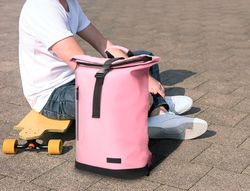 Cartera antartik mochila water proof enrollable diseño casual color rosa 480x130x280 mm