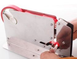 Cinta adhesiva q-connect 66 mt x 9 mm para cerrar bolsas pack 6 unidades colores surtidos