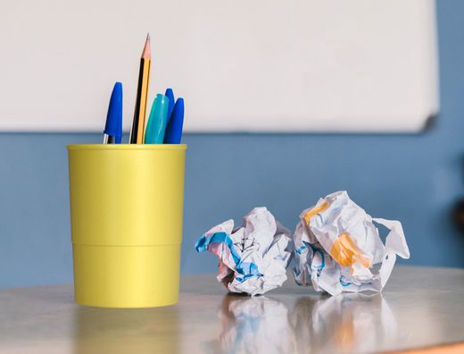 Cubilete portalapices q-connect amarillo pastel opaco plastico diametro 75 mm alto 100 mm