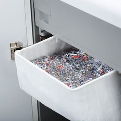 Destructora de oficina DAHLE 106 air CleanTEC® 22 hojas, tiras 5,8 mm, ancho boca 240mm, 60 litros