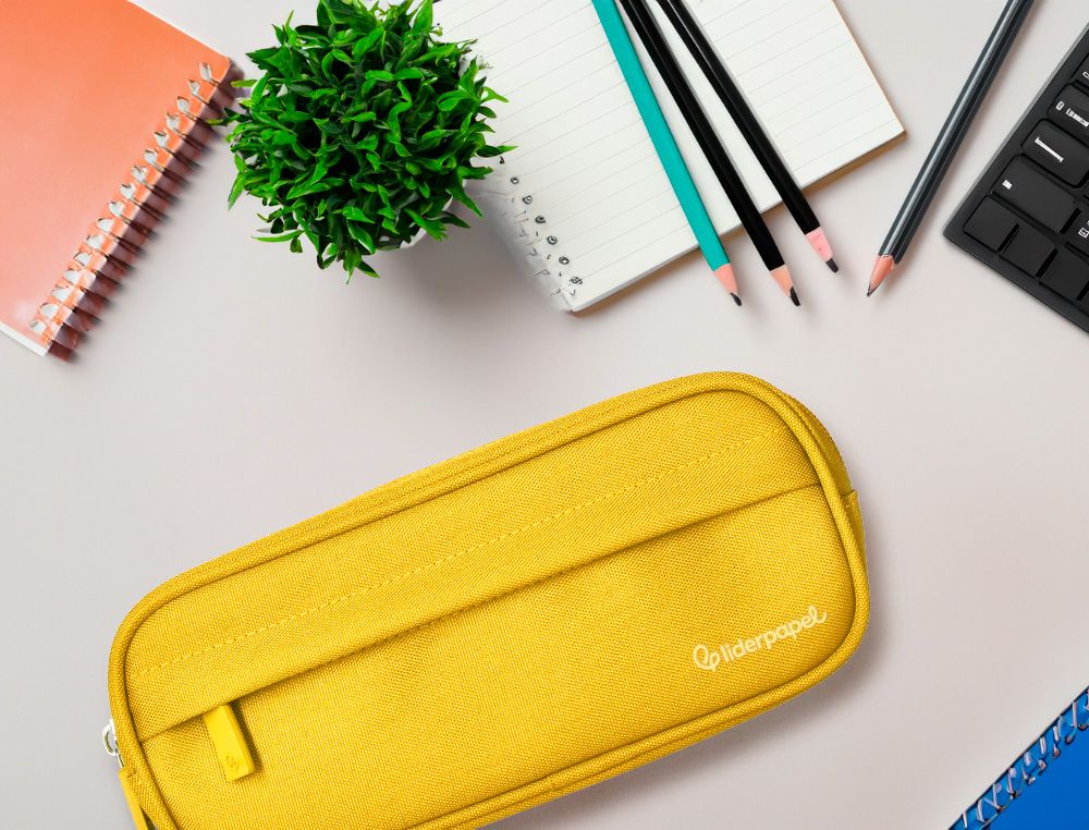Estuche portatodo liderpapel classic ovalado 2 cremalleras con bolsillo delantero 210x90mm amarillo
