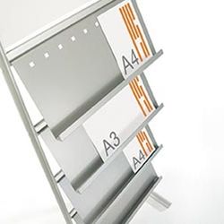 Expositor Din A4 con doble pie + 4 estantes 184x72 cm