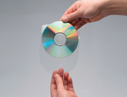 Funda Autoadhesiva para Cd Q-Connect con Solapa Pack de 10 Unidades