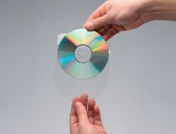 Funda Autoadhesiva para Cd Q-Connect con Solapa Pack de 10 Unidades