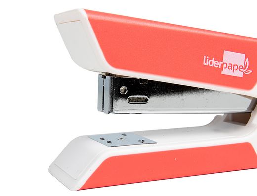 Grapadora liderpapel con regalo de extraegrapas y caja de 1000 grapas 22/6 24/6 capacidad 20h color coral