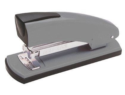 Grapadora Petrus 2001P Color -Gris -Capacidad 20 Hojas