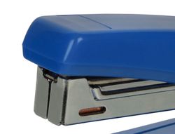 Grapadora Q-Connect Kf11064 Plastico Azul -Capacidad 25 Hojas
