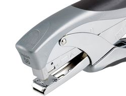Grapadora rexel de tenaza squale 56 metalica capacidad de grapado 25 hojas usa grapas 24/6 y 26/6 color