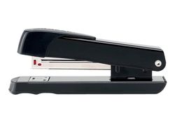 Grapadora rexel meteor metalica capacidad de grapado 20 hojas usa grapas 24/6 y 26/6 color negro
