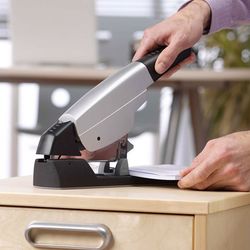 Grapadora uso intensivo Apollo plateada/negra Rexel