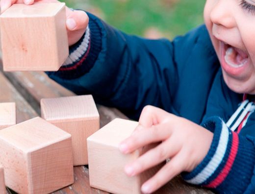 Juego didactico andreutoys 10 cubos sensoriales con sonido madera