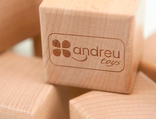 Juego didactico andreutoys 10 cubos sensoriales con sonido madera