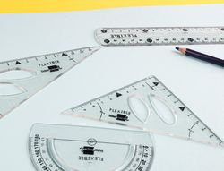 Juego Escuadra 10 cm Cartabon 14 cm Regla 30 cm y Semicirc. Plastico Flexible en Petaca Liderpapel Transparente