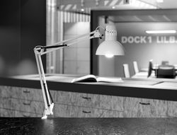 Lampara de escritorio maul metal 57w doble brazo cabezal orientable pinza blanca