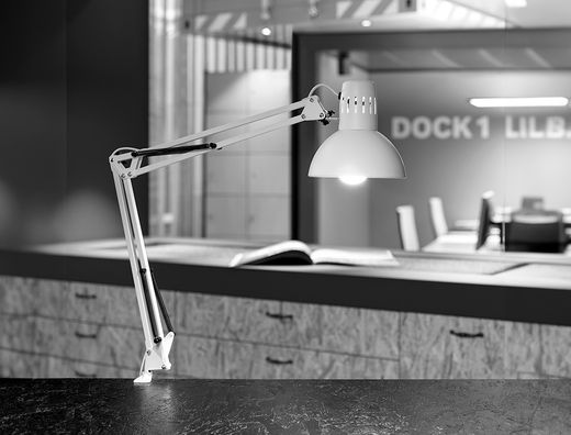 Lampara de escritorio maul metal 57w doble brazo cabezal orientable pinza blanca