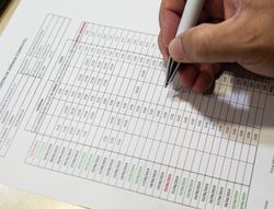 Libro liderpapel registro de jornada empleados 2021 DIN A4 10 empleados mes pagina papel blanco 90 gr