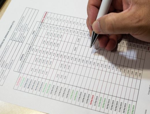 Libro liderpapel registro de jornada empleados 2021 DIN A4 10 empleados mes pagina papel blanco 90 gr