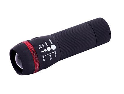 Linterna q-connect kf18749 plastico con zoom 1 vatio modo alumbrado encendido apagado incluye 3 pilas aaa