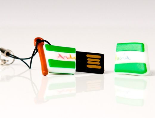 Memoria usb tech on tech bandera andalucia 32 gb