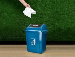 Papelera contenedor q-connect plastico con tapa de balancin 20 litros 340x240x450 mm azul