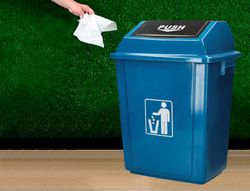 Papelera contenedor q-connect plastico con tapa de balancin 58 litros 470x330x760 mm azul