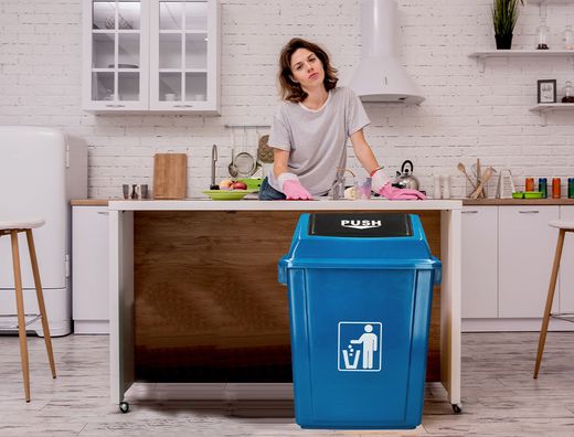 Papelera contenedor q-connect plastico con tapa de balancin 58 litros 470x330x760 mm azul