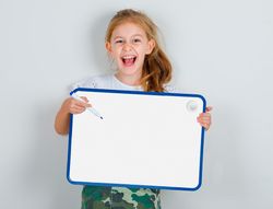 Pizarra blanca liderpapel 30x42 cm magnetica doble cara lisa con rotulador iman y borrador