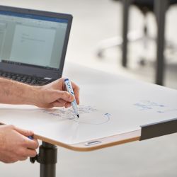 Pizarra Móvil Transformable en Mesa Metálica Lacada Serie Natural