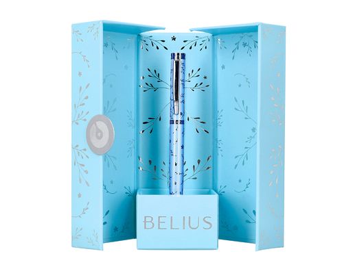 Pluma belius bella aluminio color azul celeste diseńo plateado relieve tinta azul caja de diseńo