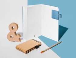 Portaboligrafo autoadhesivo antartik para cuaderno note con elastico hasta 15 mm grosor 1 mm azul claro 40x40