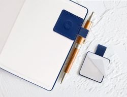 Portaboligrafo autoadhesivo antartik para cuaderno note con elastico hasta 15 mm grosor 1mm azul marino