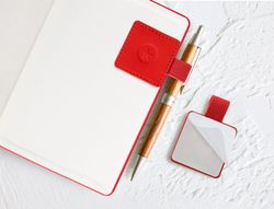 Portaboligrafo autoadhesivo antartik para cuaderno note con elastico hasta 15 mm grosor 1mm rojo 40x40 mm