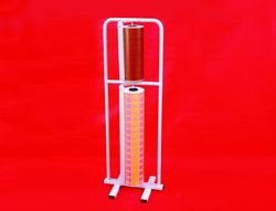 Portarrollo metal de suelo vertical corta papel para bobinas de 64-32 cm