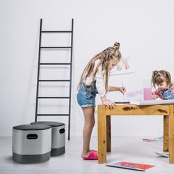 Puff Soft Seating Regulable.  Color Blanco/Negro