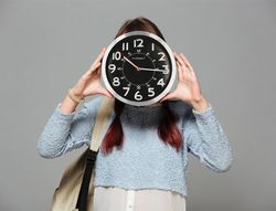 Reloj q-connect de pared metalico redondo 25 cm movimiento silencioso color negro con esfera cromado