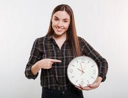 Reloj q-connect de pared metalico redondo 30,5 cm movimiento silencioso color rosa dorado